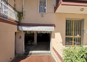 20250604_102914.jpg - Box Via Don Luigi Sturzo, Sant'Agata Li Battiati - foto 1