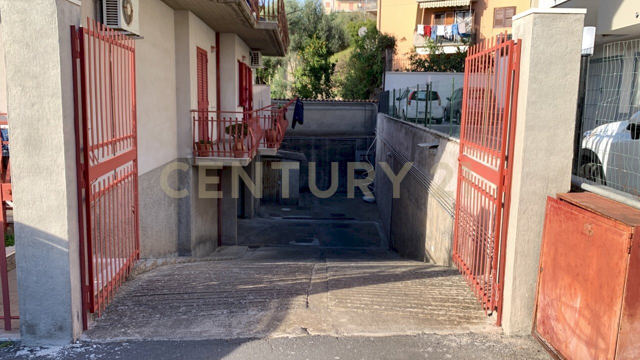 6CCF3592-52E0-4968-9F03-A05B3476B9BF.JPG - Box Via Riposto 18, Mascalucia - foto 1