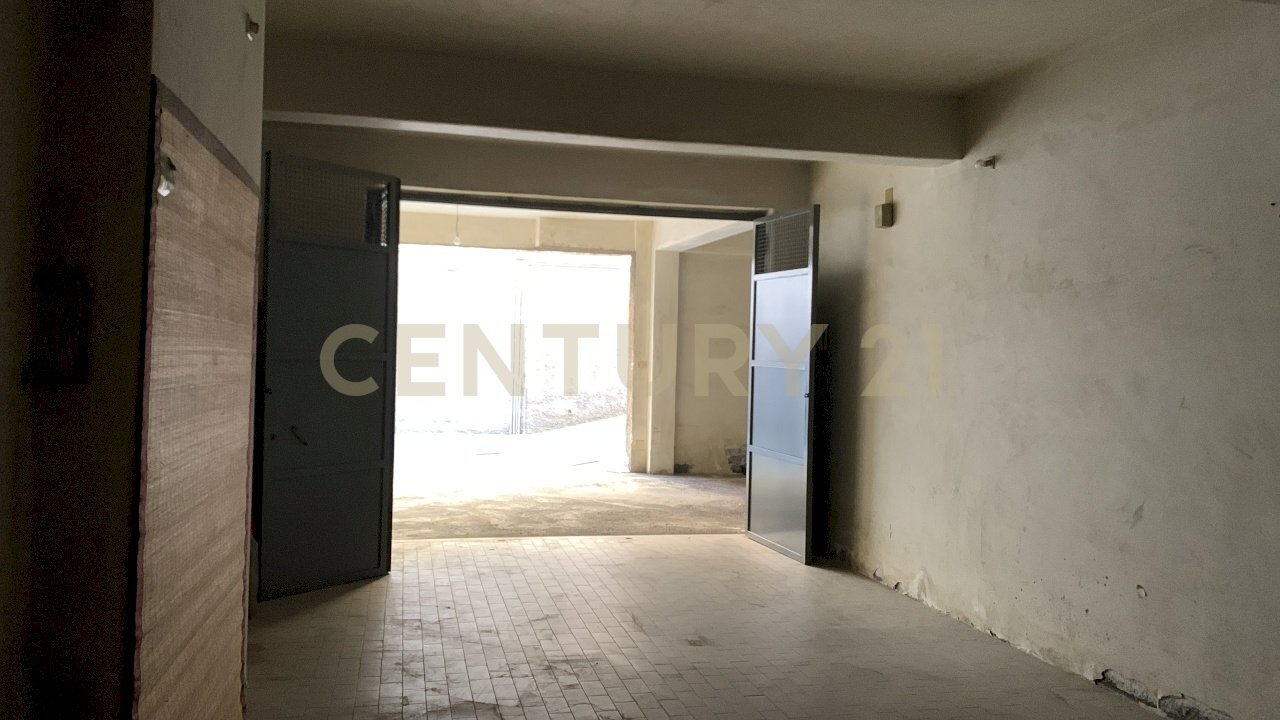 07E6A605-F858-4334-86D1-A54E8DCFCD75.JPG - Box Via Riposto 18, Mascalucia - foto 2