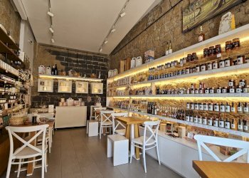 fd1aa00a-8d5c-47cd-8d55-938c7f94f1d6.jpg - Locale Commerciale Via Porto  122, Salerno - foto 11