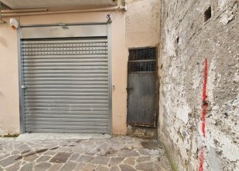 20250312_115957.jpg - Magazzino Via Francesco Manzo, Salerno - foto 8