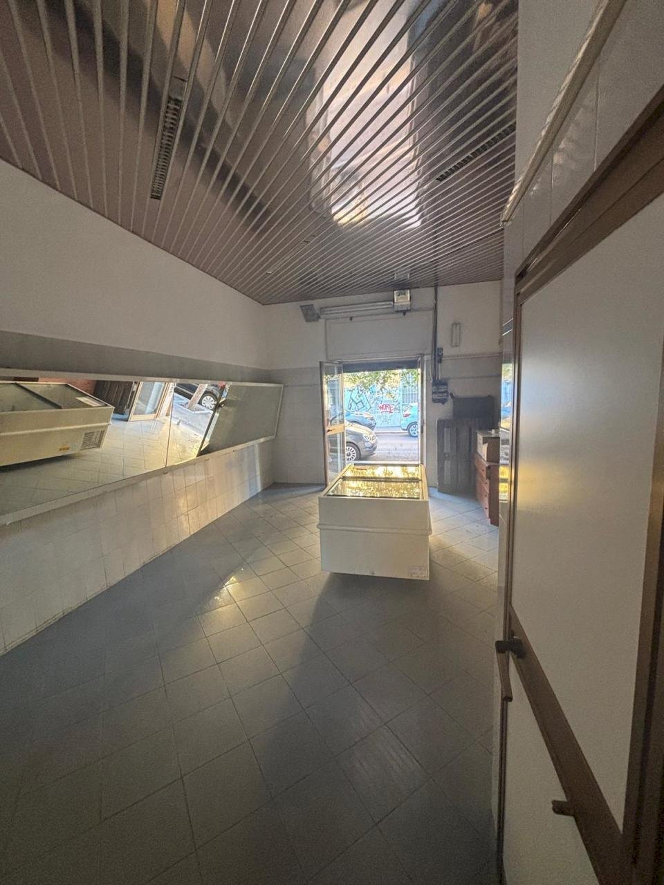 5ba1d53e-38dc-457d-a7b5-3454f5068b82.jpg - Locale Commerciale Via Vittorio Veneto 43, Nettuno - foto 3