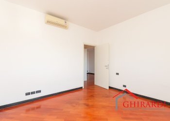 5.2 camera 2.jpg - Appartamento VIA DELL'INSURREZIONE 12A, Genova - foto 20