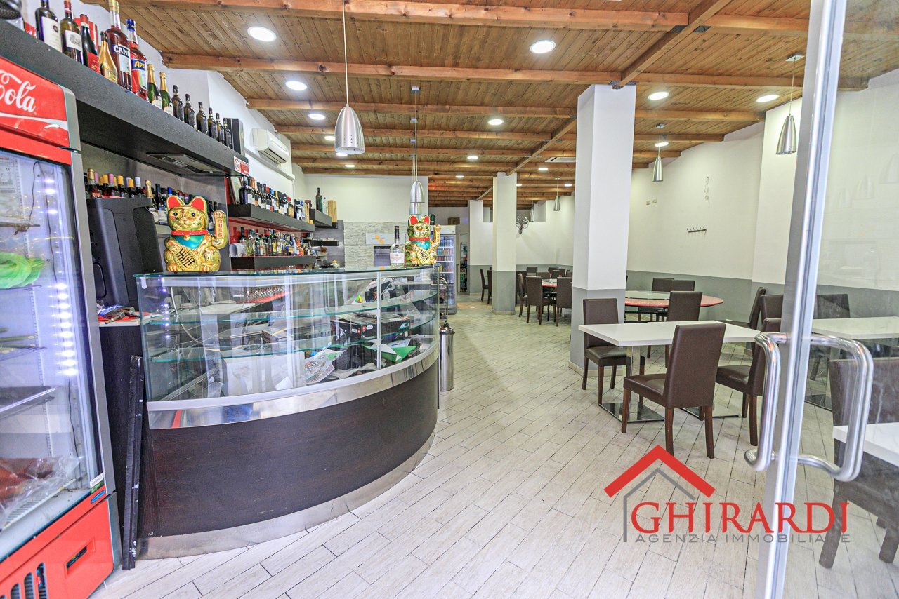 1.0 INGRESSO.jpg - Commercial Premises VIA SALUCCI 13-15R, Genova - photo 2