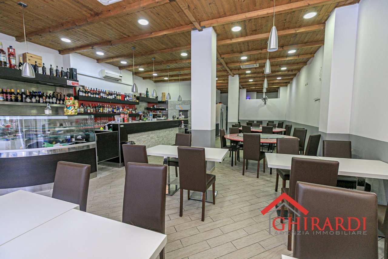 2.1 LOCALE.jpg - Commercial Premises VIA SALUCCI 13-15R, Genova - photo 3