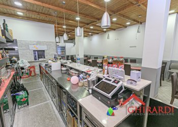 3.2 BANCONE BAR.jpg - Locale Commerciale VIA SALUCCI 13-15R, Genova - foto 14