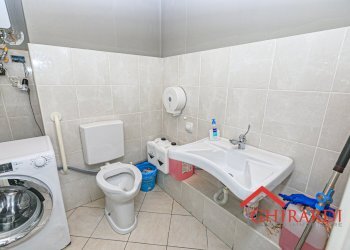9.0.BAGNO 3 DISABILI.jpg - Locale Commerciale VIA SALUCCI 13-15R, Genova - foto 30