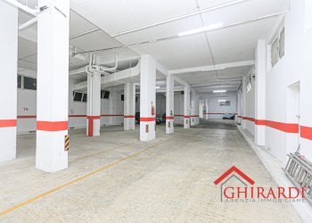 3.1 POSTEGGI.jpg - Box VIA CHIARAVAGNA, Genova - foto 12