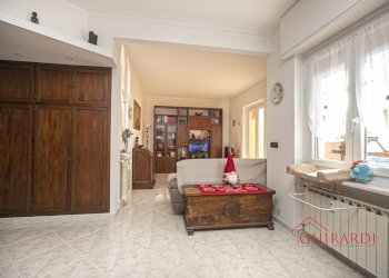 2.2 soggiorno.jpg - Appartamento Via Gian Pietro Sery 7, Genova - foto 9