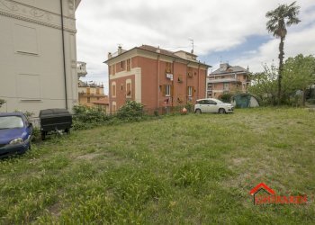 1.4 posteggio.jpg - Box Viale Villa Chiesa, Genova - foto 5