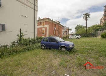 1.7 posteggio.jpg - Box Viale Villa Chiesa, Genova - foto 8