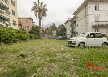 1.14 posteggio.jpg - Box Viale Villa Chiesa, Genova - foto 15
