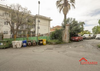 3.4 accesso.jpg - Box Viale Villa Chiesa, Genova - foto 27
