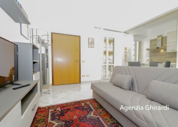 1.2 soggiorno.jpg - Appartamento Via Gino Capponi 8, Genova - foto 2