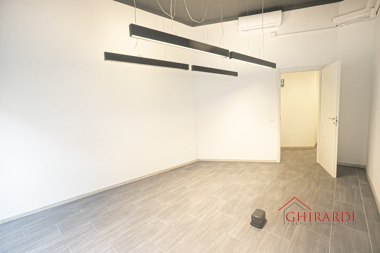 1.1 locale 1.jpg - Locale Commerciale VIA ALFREDO D'ANDRADE 76R, Genova - foto 3