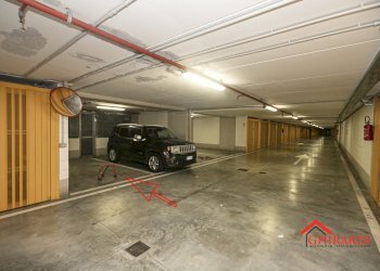 1.0 posto auto.jpg - Box Genova - foto 2