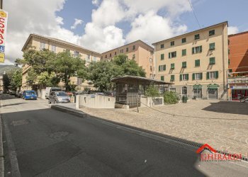 2.2 ingresso.jpg - Box Genova - foto 12