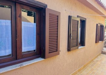 31__terrazza_retro_finestre.jpg - Villa Trinità d'Agultu e Vignola - foto 12