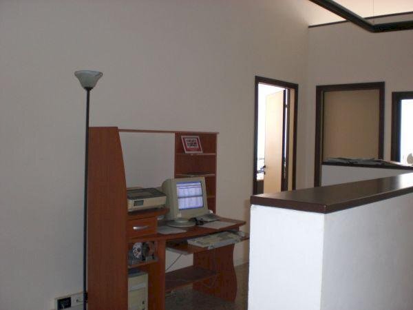 -- - Locale Commerciale VIA DEL COMMERCIO, Ancona - foto 2