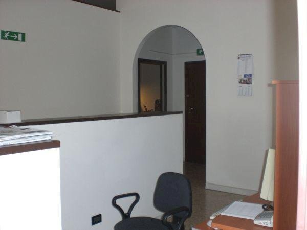 -- - Locale Commerciale VIA DEL COMMERCIO, Ancona - foto 3