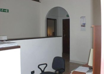 -- - Locale Commerciale VIA DEL COMMERCIO, Ancona - foto 3