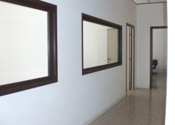 -- - Locale Commerciale VIA DEL COMMERCIO, Ancona - foto 5