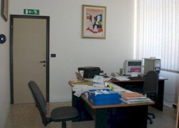 -- - Locale Commerciale VIA DEL COMMERCIO, Ancona - foto 7