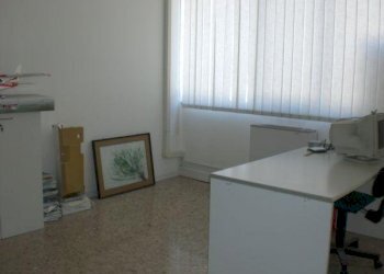 -- - Locale Commerciale VIA DEL COMMERCIO, Ancona - foto 10