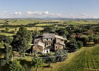 2-centrato.jpg - Rustico CASTEL LEONE DI SUASA, Ostra Vetere - foto 1
