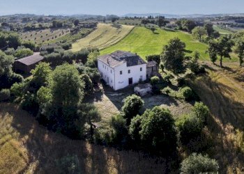 1-centrato.jpg - Rustico CASTEL LEONE DI SUASA, Ostra Vetere - foto 2