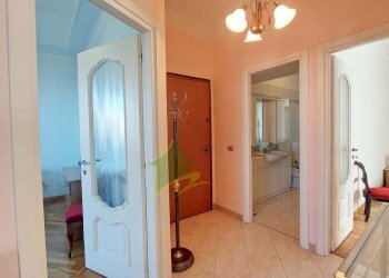 ingresso.jpg - Trilocale Via Vallarino  54, Sanremo - foto 9