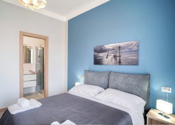 camera matrimoniale con bagno - Trilocale Via San Francesco 37, Sanremo - foto 8