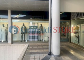 Immagine WhatsApp 2025-06-27 ore 12.49.25_22e1bc47 - Locale Commerciale Via Pacinotti 19, Campi Salentina - foto 1