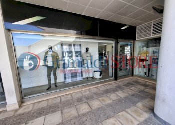 IMG-20250627-WA0006_risultato.jpg - Locale Commerciale Via Pacinotti 19, Campi Salentina - foto 3