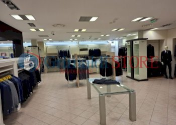 IMG-20250627-WA0008_risultato.jpg - Locale Commerciale Via Pacinotti 19, Campi Salentina - foto 4