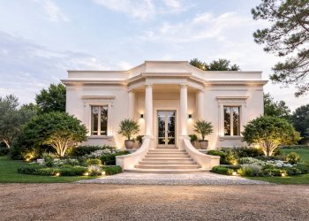 Villa neoclassica con giardino curato.png - Casale Via Messapia 8, Monteroni di Lecce - foto 1