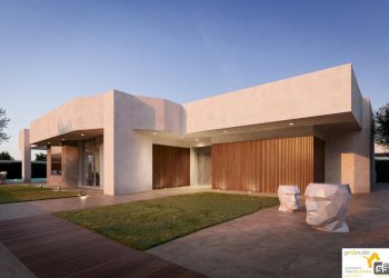 Ext03.jpg - Villa Via Varese 99, Lecce - foto 1