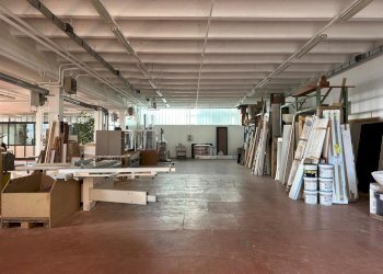 Interni capannone - Magazzino via Canturina 5, Capiago Intimiano - foto 11