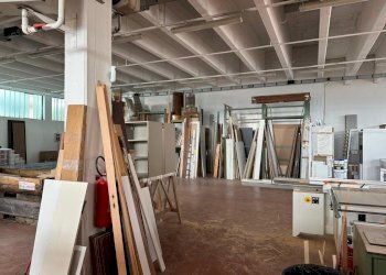 Interni capannone - Magazzino via Canturina 5, Capiago Intimiano - foto 24