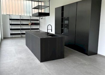 ESPOSIZIONE - Magazzino via Canturina 5, Capiago Intimiano - foto 4