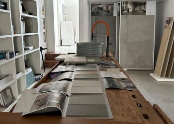 LOCALE ESPOSIZIONE - Show room via Canturina 5, Capiago Intimiano - photo 9