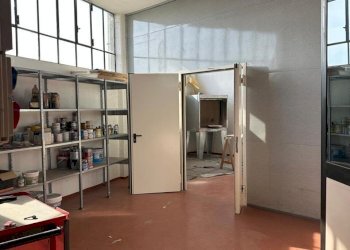 Interni capannone - Show room via Canturina 5, Capiago Intimiano - photo 15