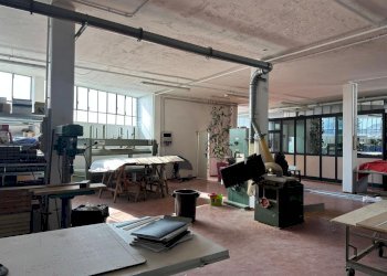 Interni capannone - Show room via Canturina 5, Capiago Intimiano - photo 23