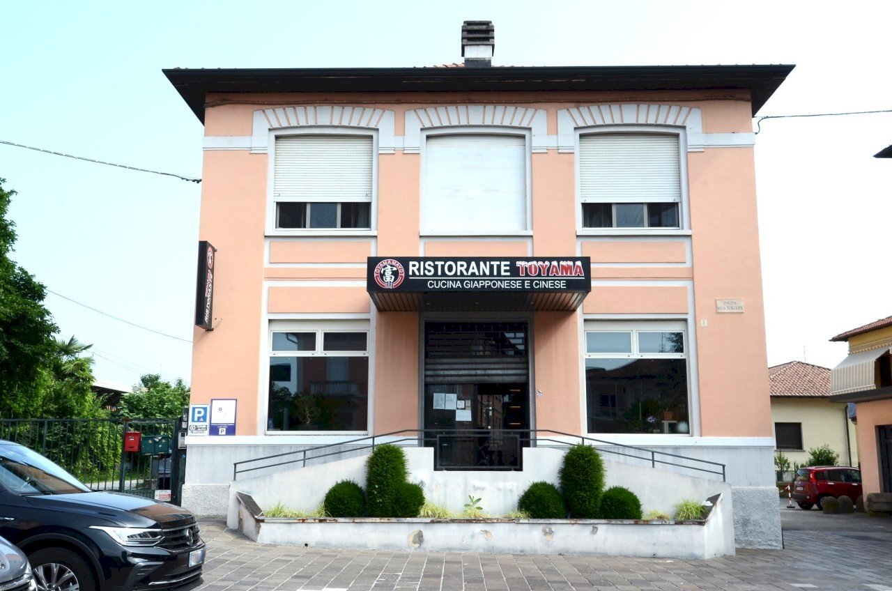 Esterno stabile - Locale Commerciale Luisago - foto 1