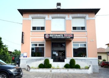 Esterno stabile - Locale Commerciale Luisago - foto 1