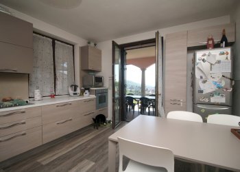 Cucina piano terra - Villa Via delle Busacce 28, San Fermo della Battaglia - foto 4