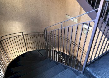 Scala accesso piani superiori - Shed Como - photo 9