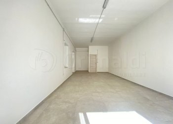 WhatsApp Image 2026-02-13 at 17.40.57 (1).JPG - Locale Commerciale Giugliano in Campania - foto 1