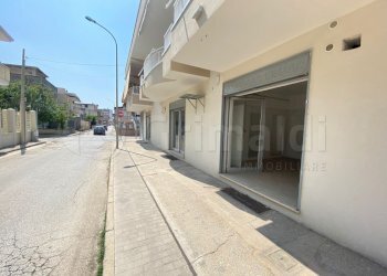 4.jpg - Locale Commerciale Lusciano - foto 4