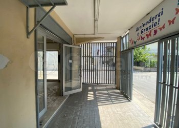 5.jpg - Locale Commerciale Lusciano - foto 5